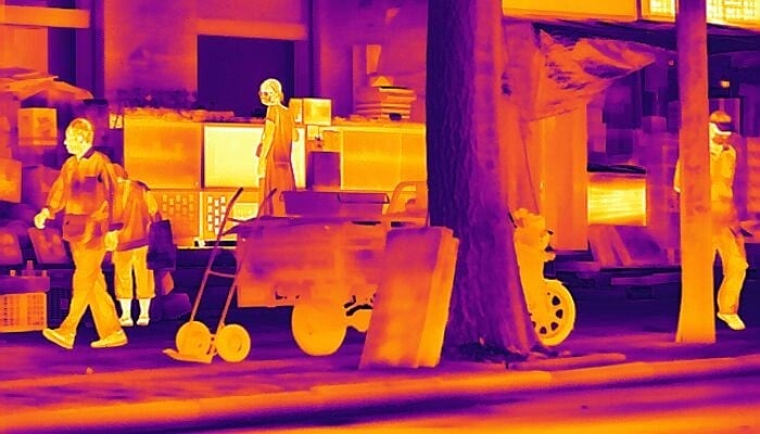 02_normal_clothes_can_not_be_seen_by_LWIR_thermal_camera